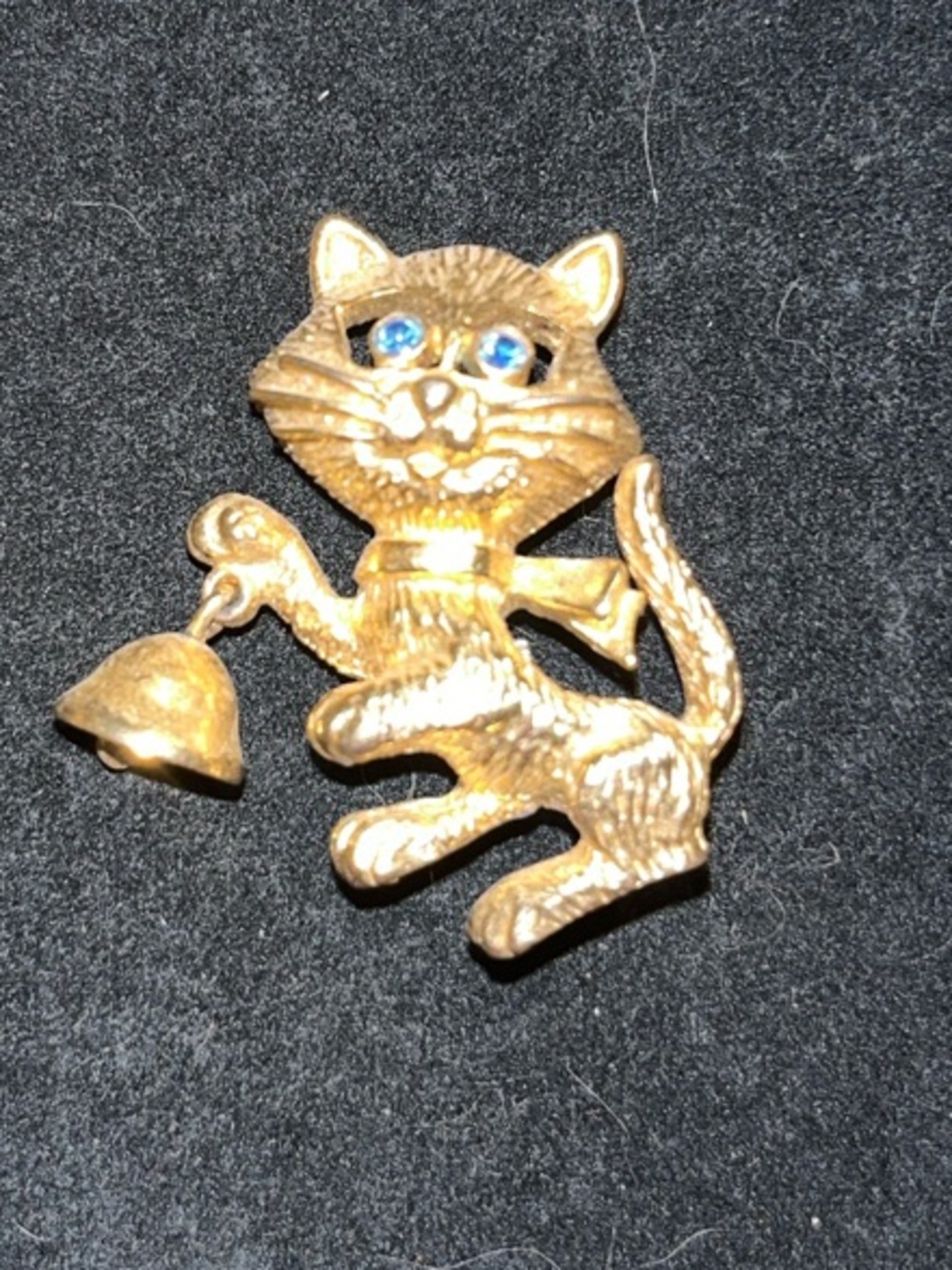 Avon Gold Cat Brooches with Red and Blue Eyes - Picture 4 of 4